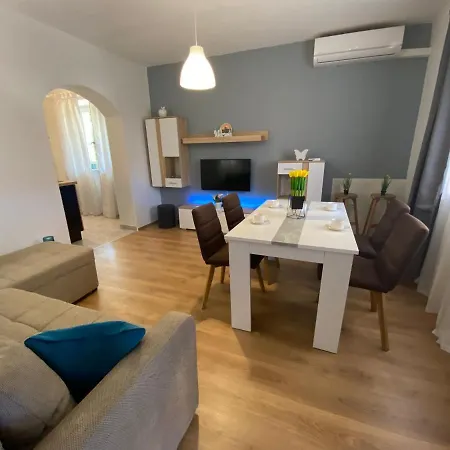 Dora Apartament