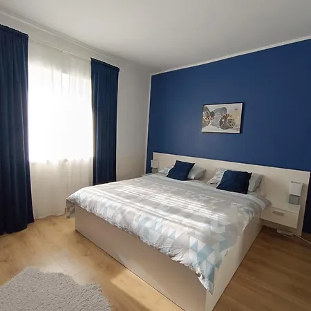 Apartment Dora *