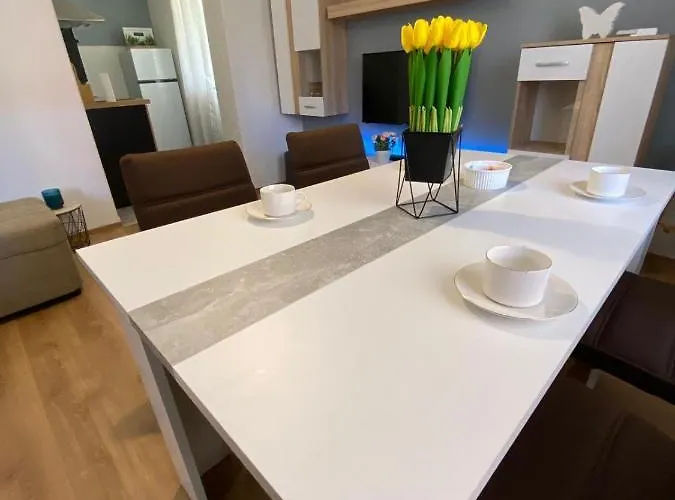 Dora Apartment *